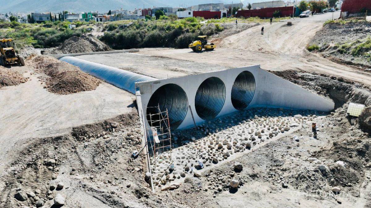 $!Impulsa Chema Fraustro movilidad segura en Saltillo; puente en Lomas del Refugio lleva un 70% de avance, anuncia