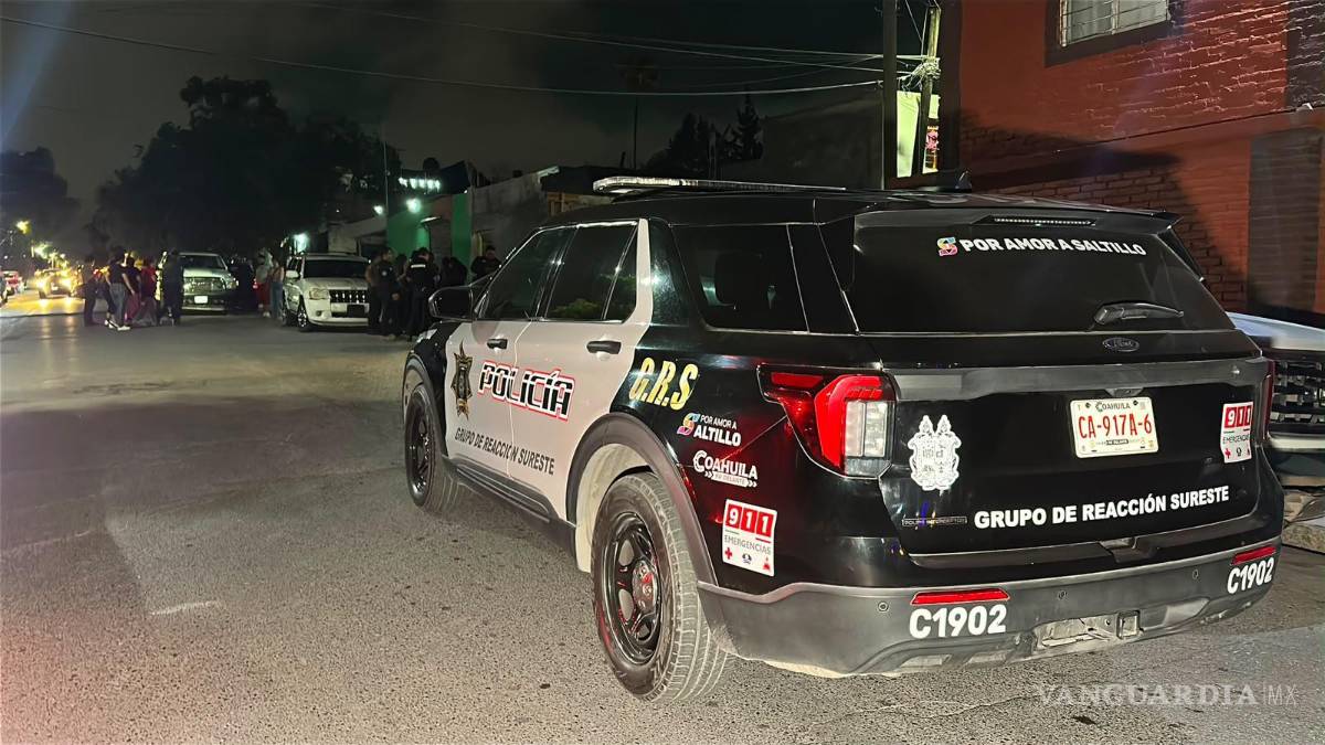 $!De acuerdo con los primeros reportes, la víctima, identificada como Fernando y conocida entre vecinos como “El Cinco”, intentó ponerse a salvo tras la agresión; sin embargo, fue alcanzada por su atacante a unos metros del lugar donde inició el conflicto.