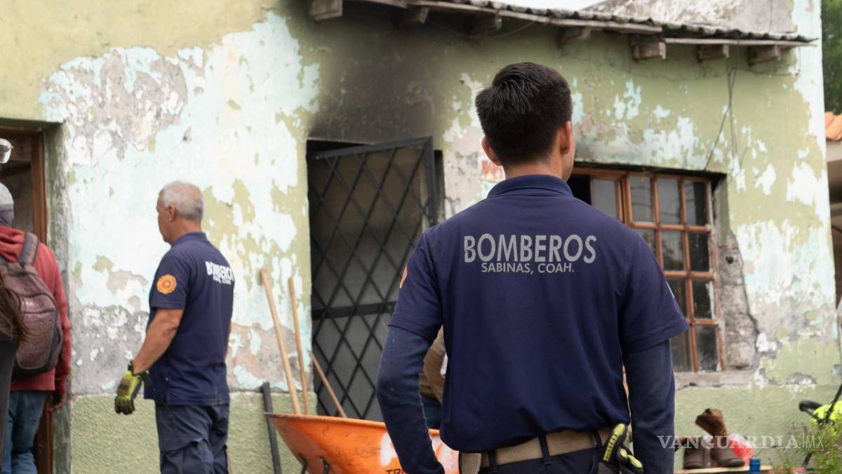$!El incendio afectó una vivienda ubicada sobre la avenida Licenciado Benito Juárez. FOTO: CORTESÍA