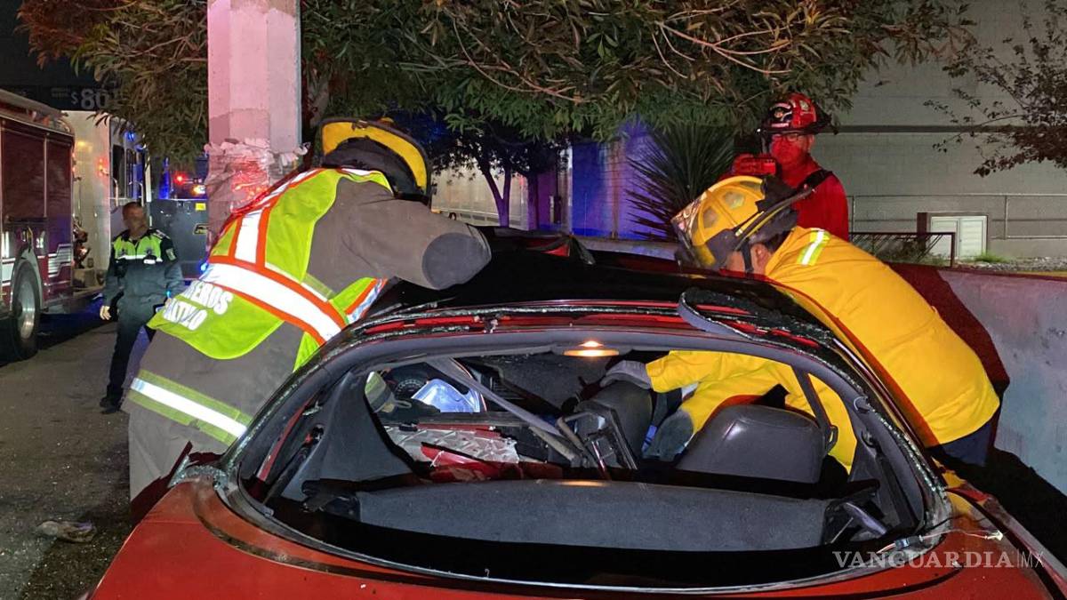 Muere automovilista tras impacto contra poste en el Centro de Saltillo