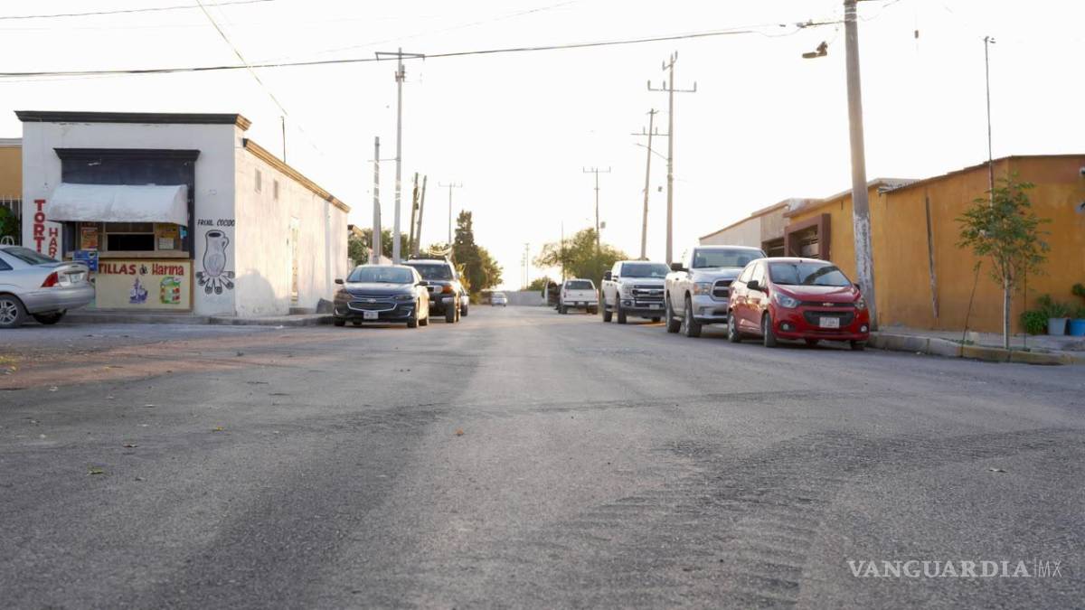 $!3 mil metros cuadrados de pavimento fueron entregados a vecinos de la colonia Huizachal.