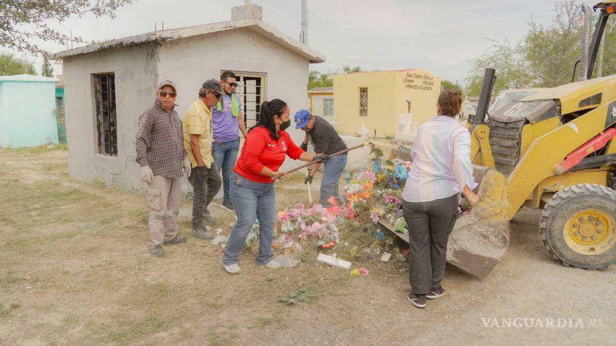 $!Cuadrillas municipales retiraron maleza y basura, rehabilitaron andadores y delimitaron sepulturas que representan un riesgo para los visitantes.