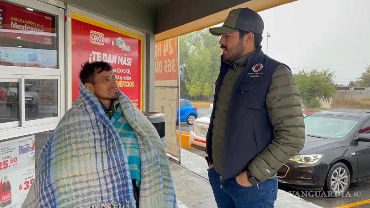 $!Entrega de cobijas y apoyo directo a personas en situación de calle durante la temporada invernal.
