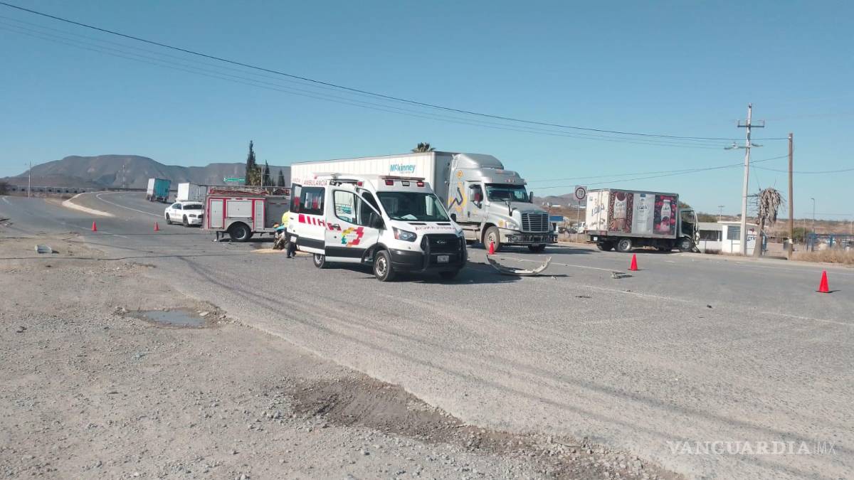 Laguneros resultan heridos en accidente en carretera Saltillo-Monclova