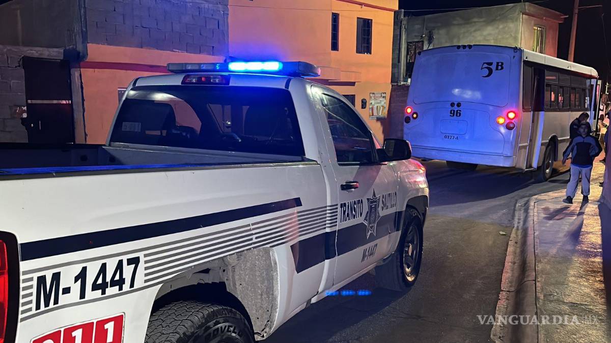 Camión casi atropella a niño que jugaba en la calle al sur de Saltillo