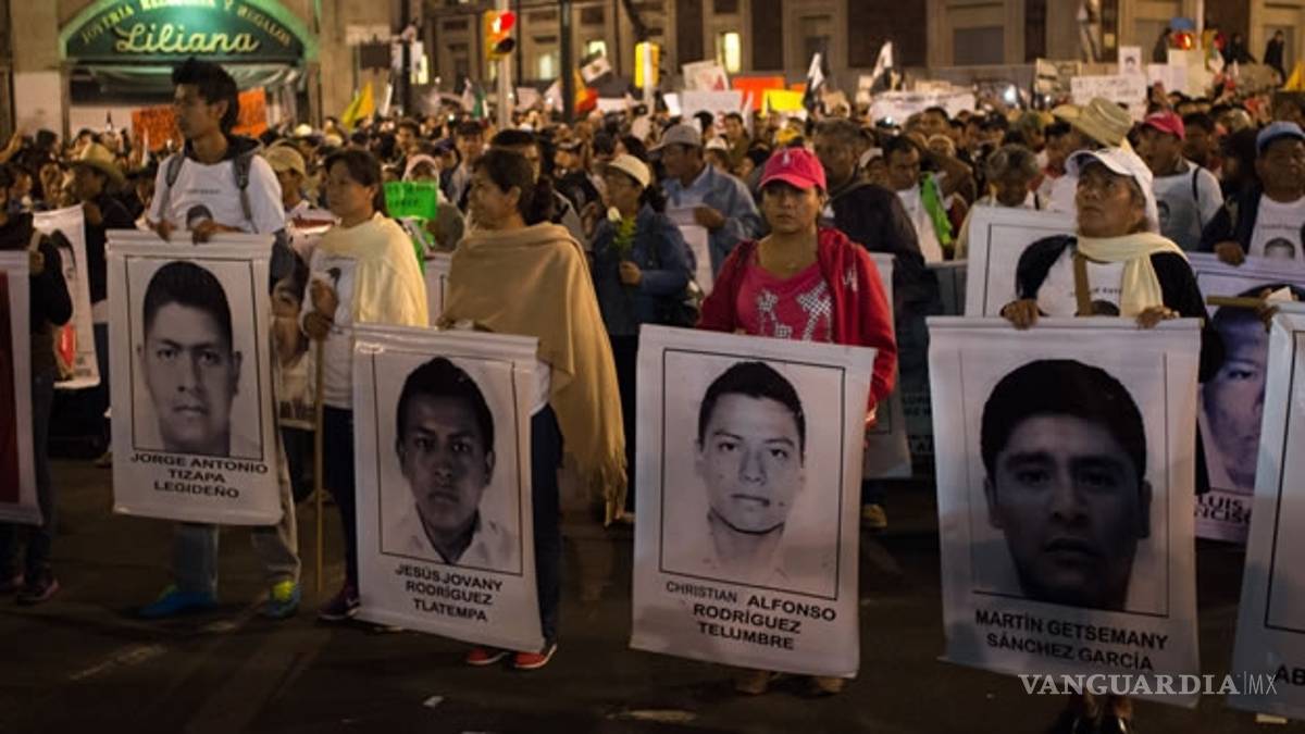 Padres de los 43 normalistas se reúnen con subprocurador de PGR