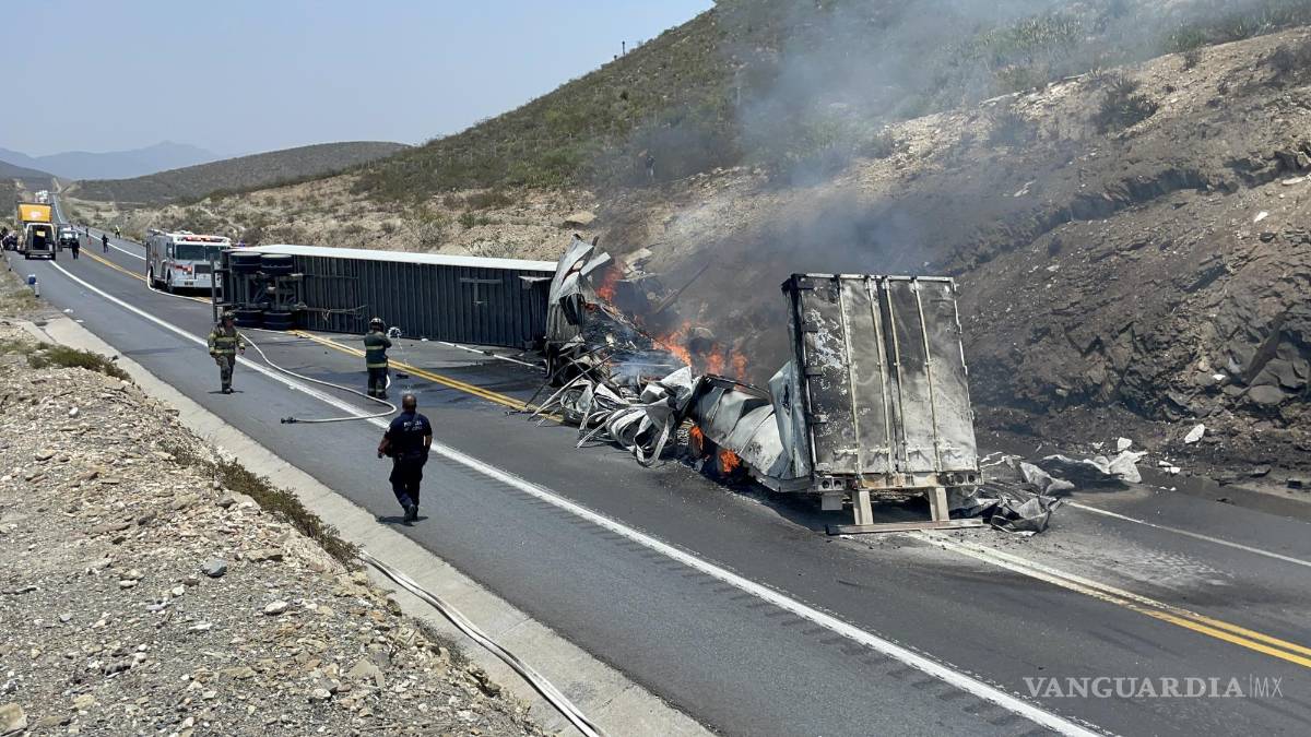 Dormitada provoca choque e incendio de tráileres en Libramiento ...