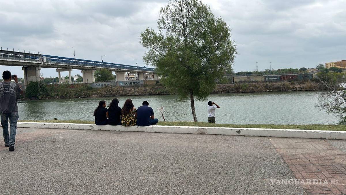 $!Un buen pretexto para convivir e intercambiar bromas sobre el tema, dio el eclipse.