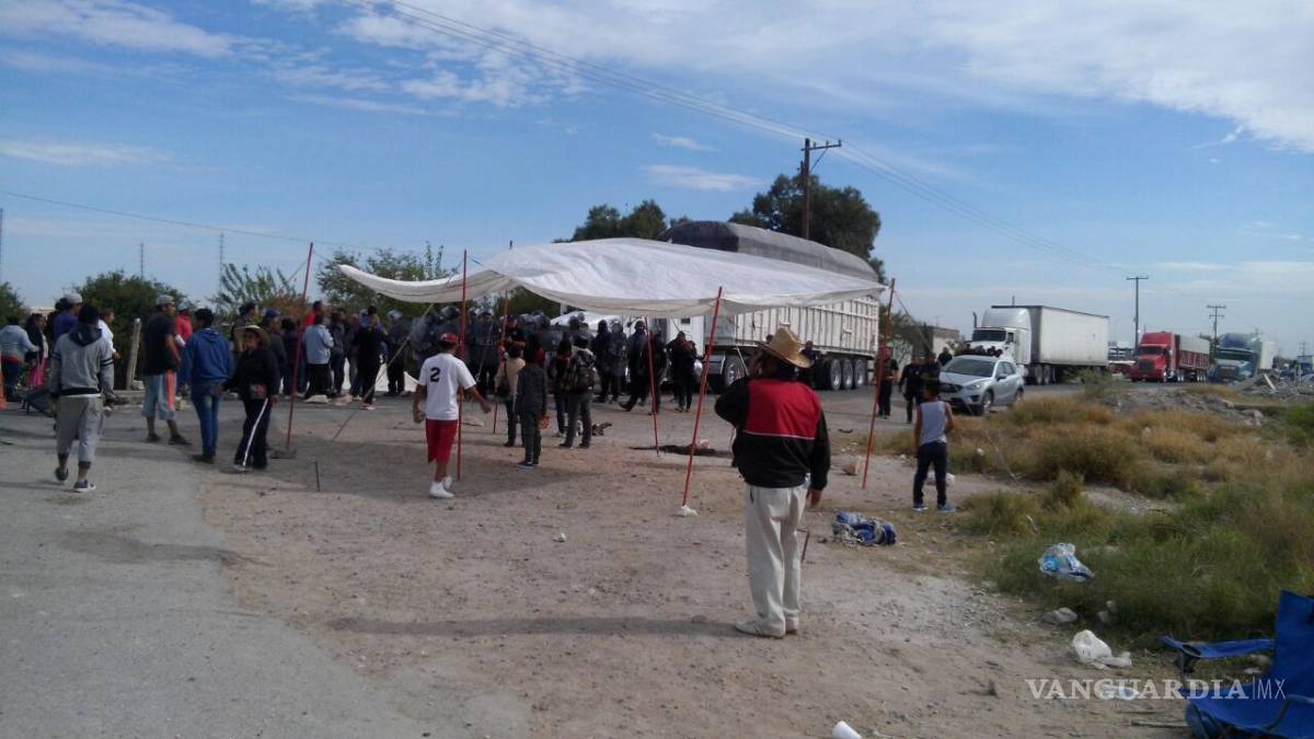 $!Se enfrentan en riña policías de Gómez Palacio y pobladores por planta de cianuro Chemours