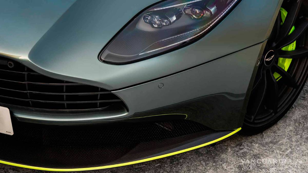 $!Aston Martin DB11 AMR, 335 km/h y 639 CV para competir