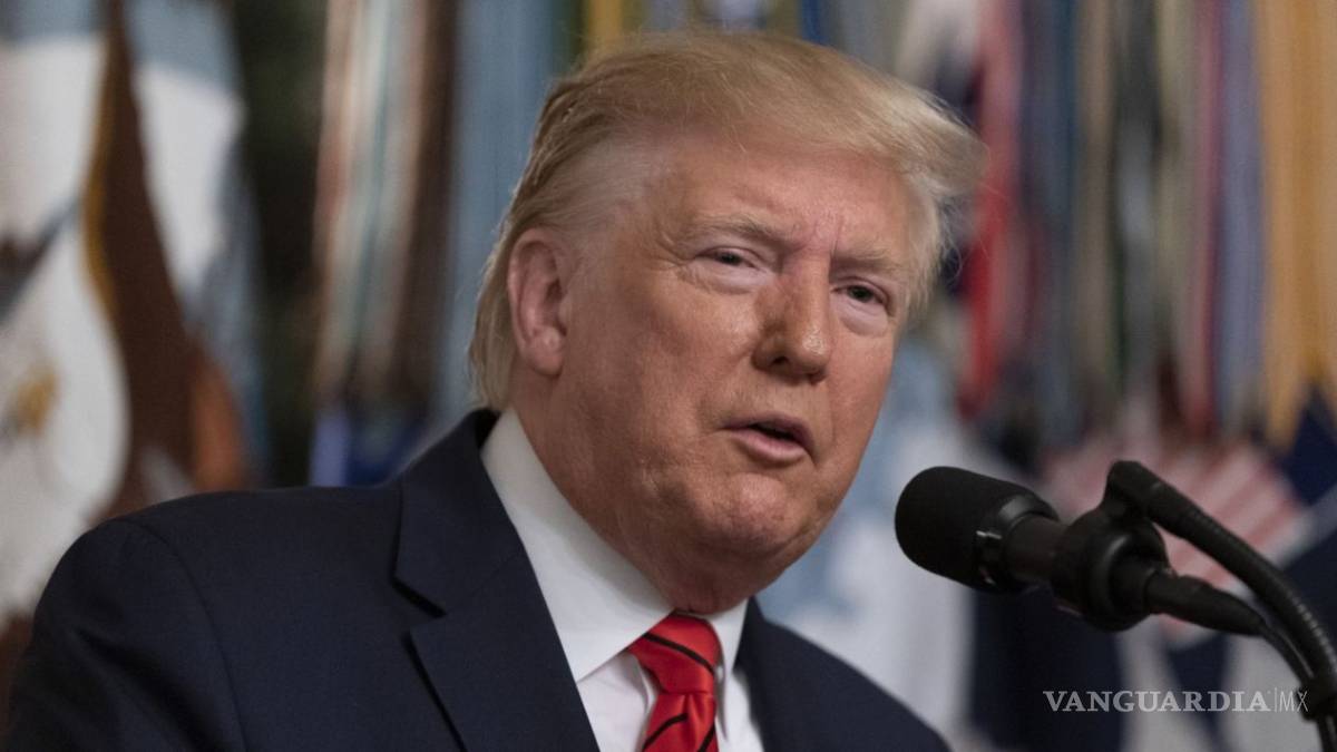 Testigo clave de la Casa Blanca dimite antes de comparecer por impeachment contra Trump