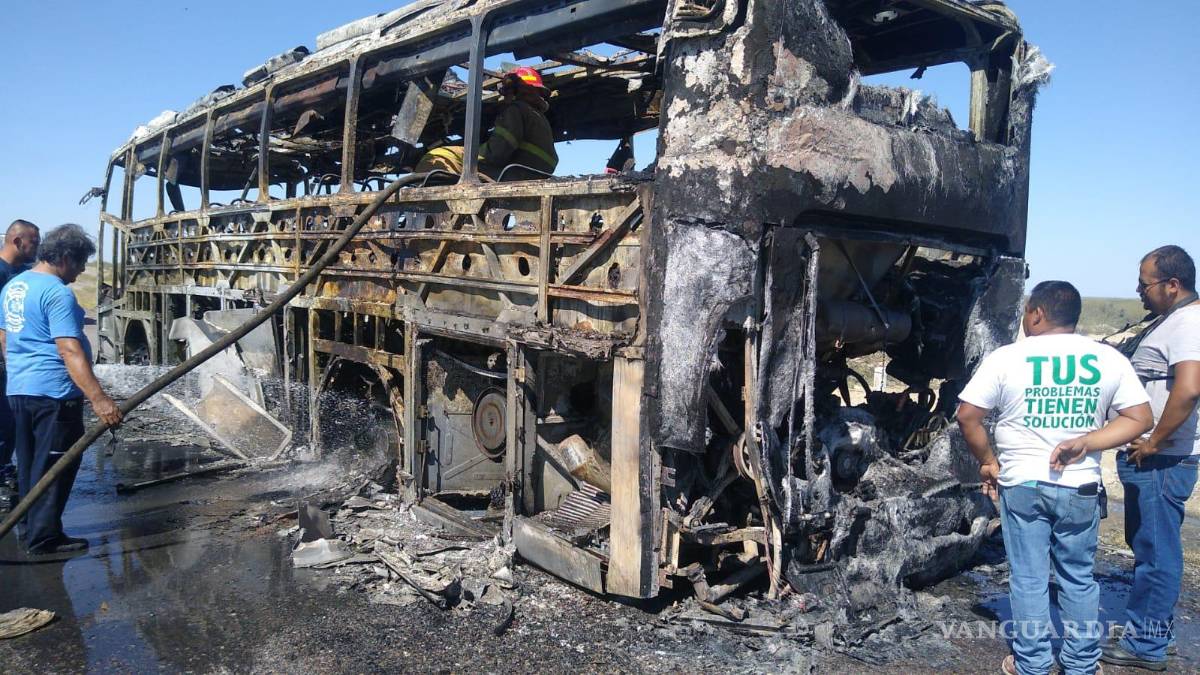 $!Los trabajos de sofocación continúan al cierre de esta edición, 12:31 horas.