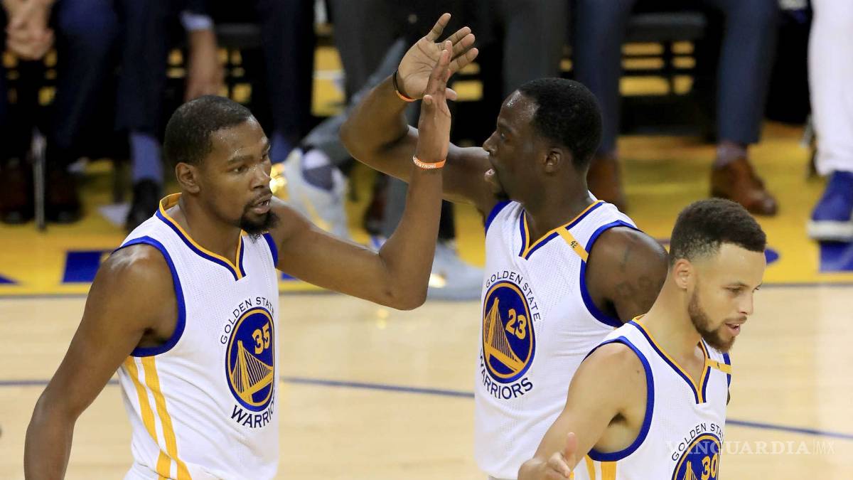 $!Multan a Stephen Curry, Draymond Green y Kevin Durant por irse en contra del arbitraje