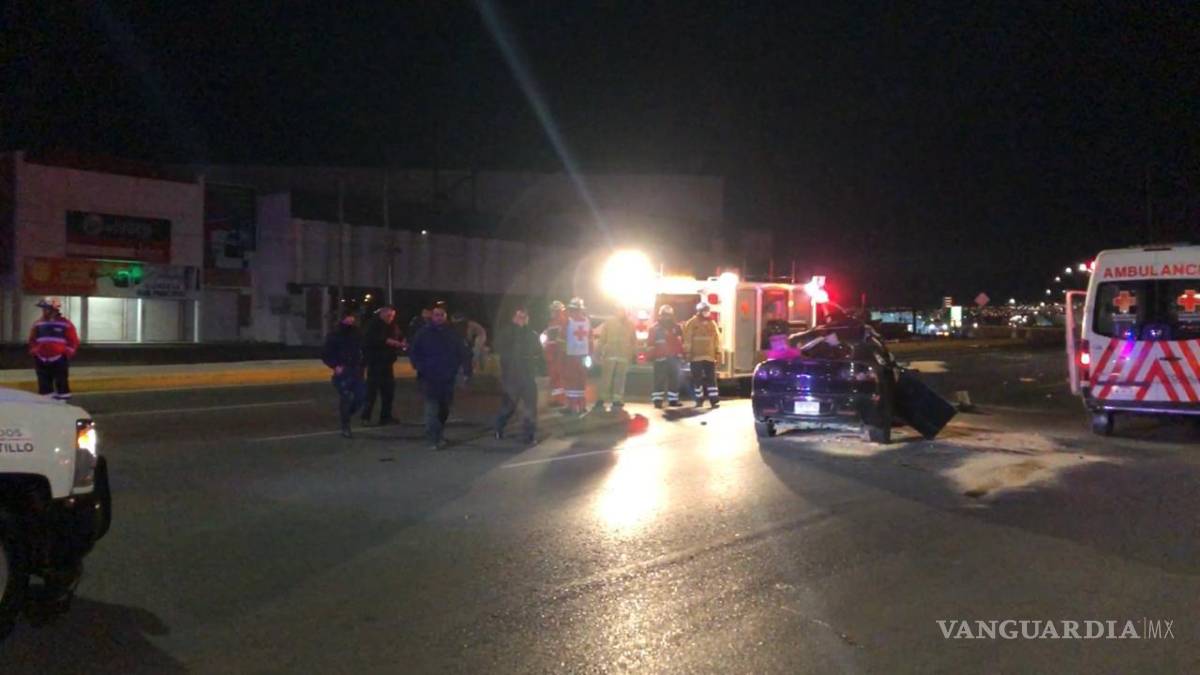 $!Joven alcoholizado vuelca en calles de Saltillo; muere su novia