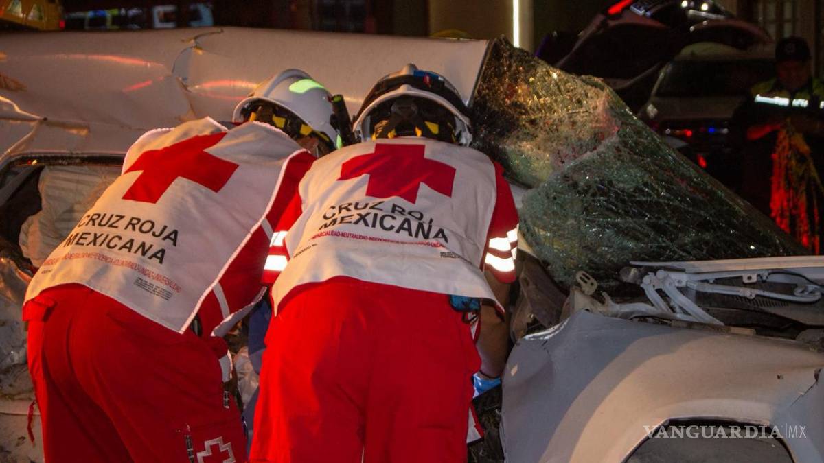 Ebriedad y exceso de velocidad dejan un joven herido en Saltillo; copiloto fallece
