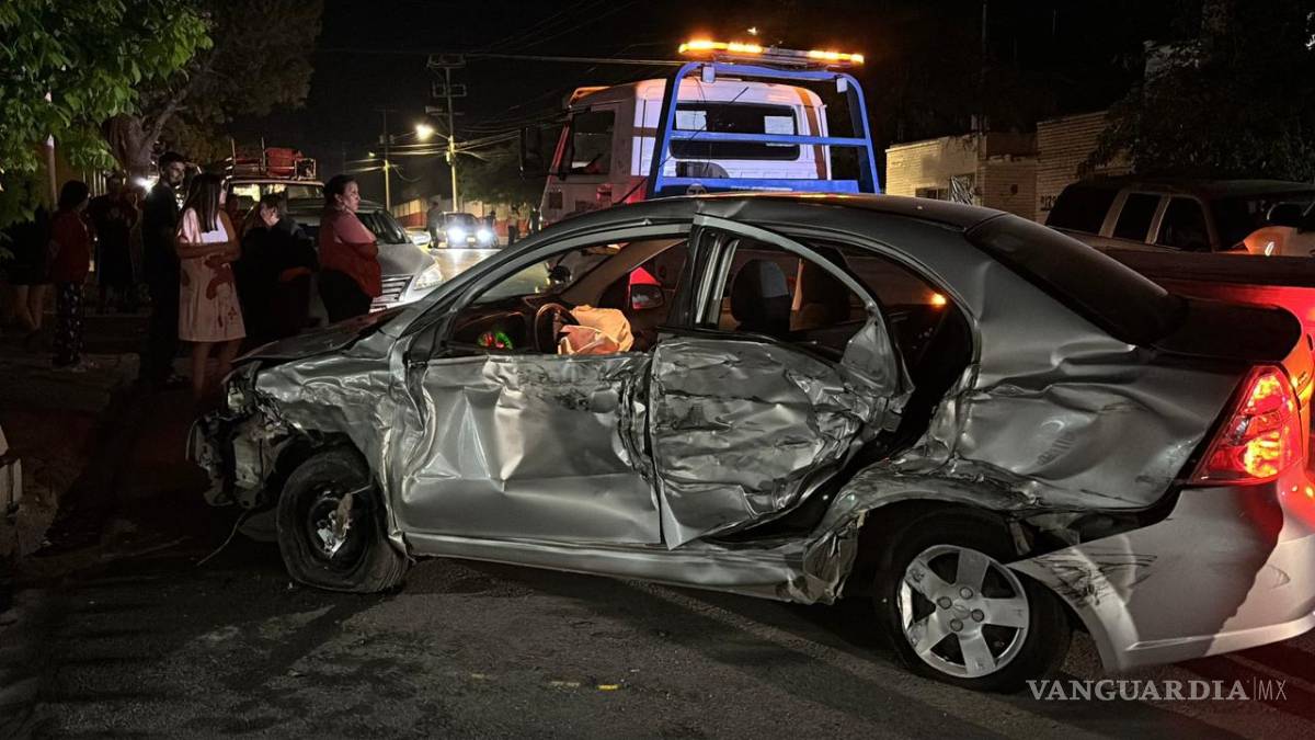 $!El conductor que ignoró el alto provocó la colisión inicial en el cruce.