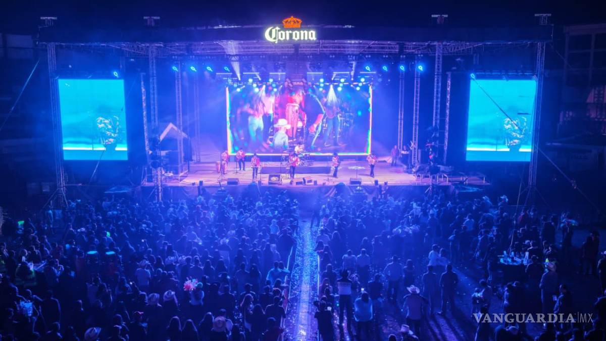 $!El FUTFEST combinó los partidos de cuartos de final con un concierto norteño.