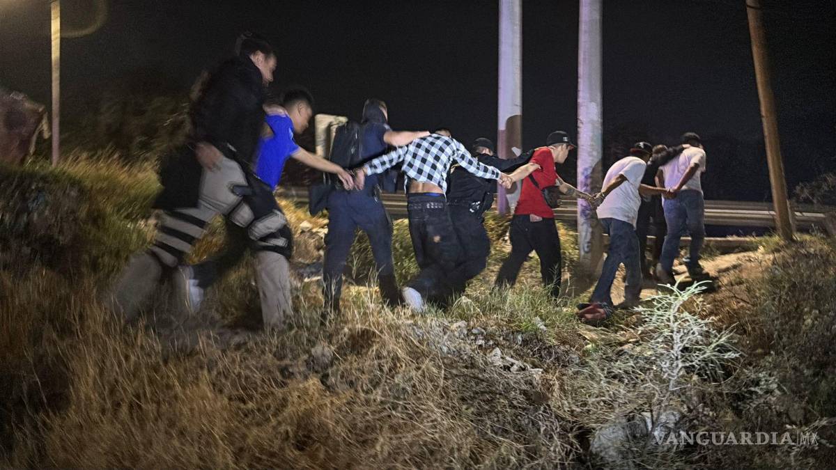 $!Personal del GREC y de la Marina apoyó en el operativo para controlar a los participantes de la pelea.