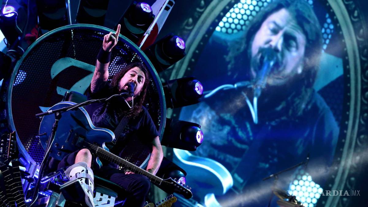 $!Multan a elementos de equipo de futbol americano en Estados Unidos por jugar con los Foo Fighters