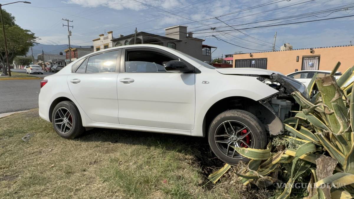 Camioneta se cruza al paso de un KIA y provoca accidente en Zaragoza