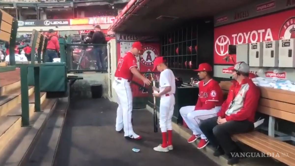$!Mike Trout le pone la muestra a los jugadores que se marean arriba de un ladrillo