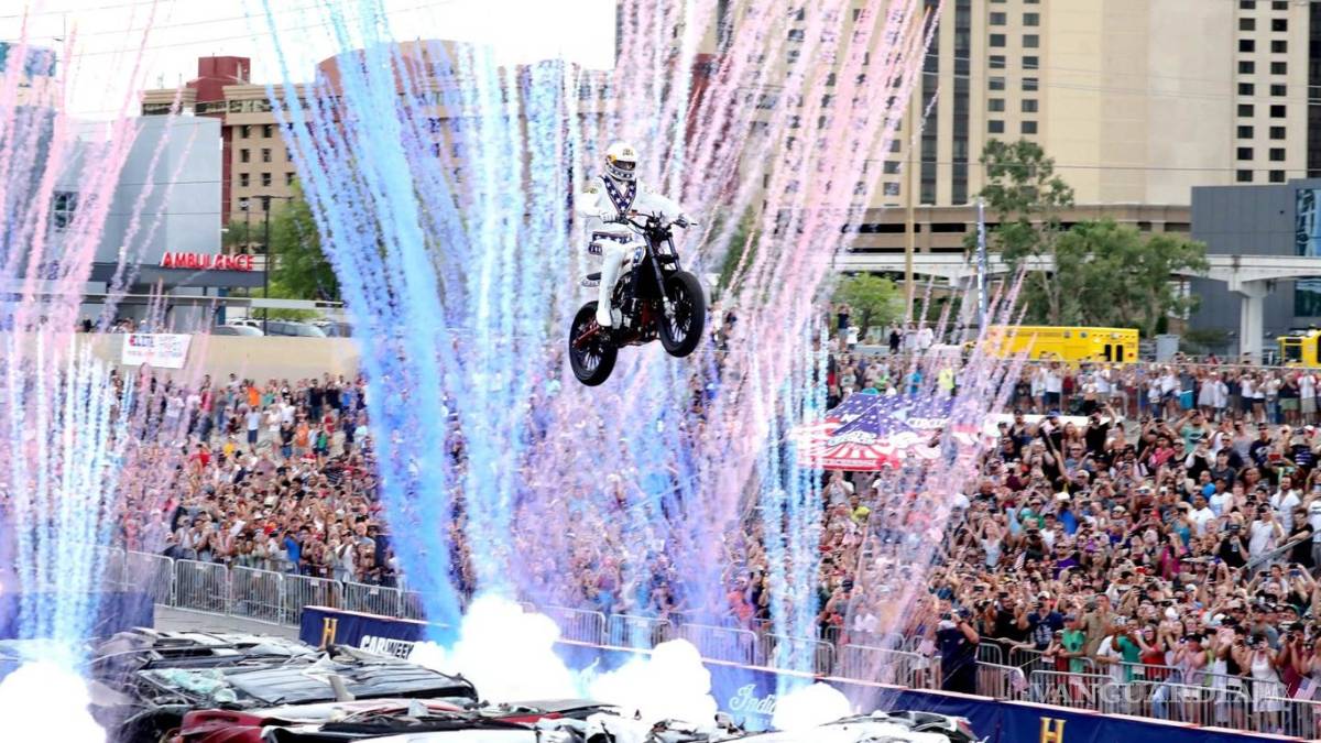 $!¡Impresionante! Travis Pastrana bate tres récords del legendario motociclista Evel Knievel