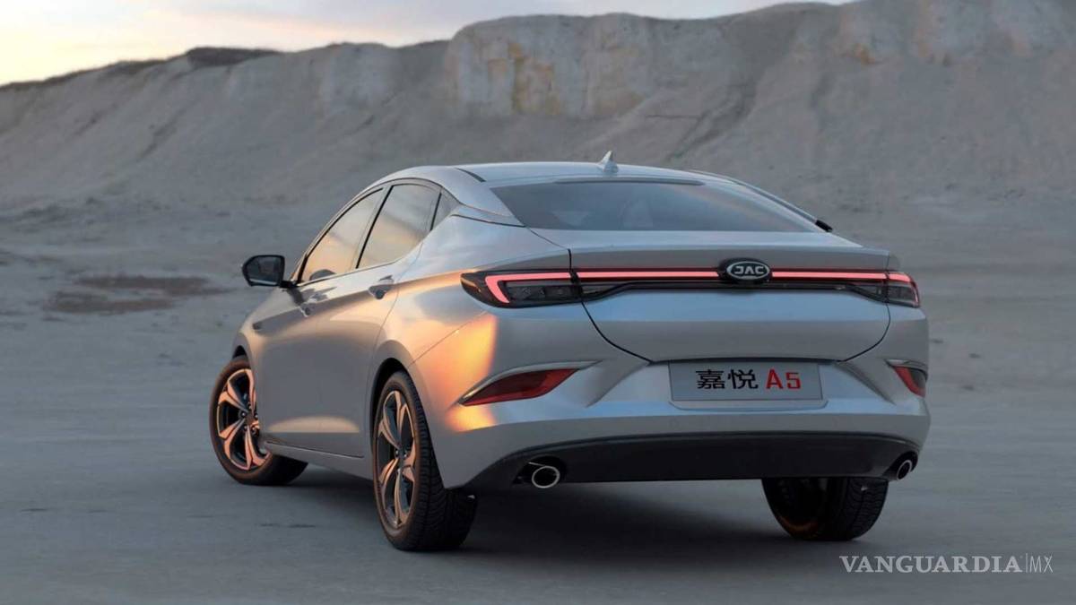 $!JAC J7 llegará a México, así es el sedán chino que plantará cara al Jetta