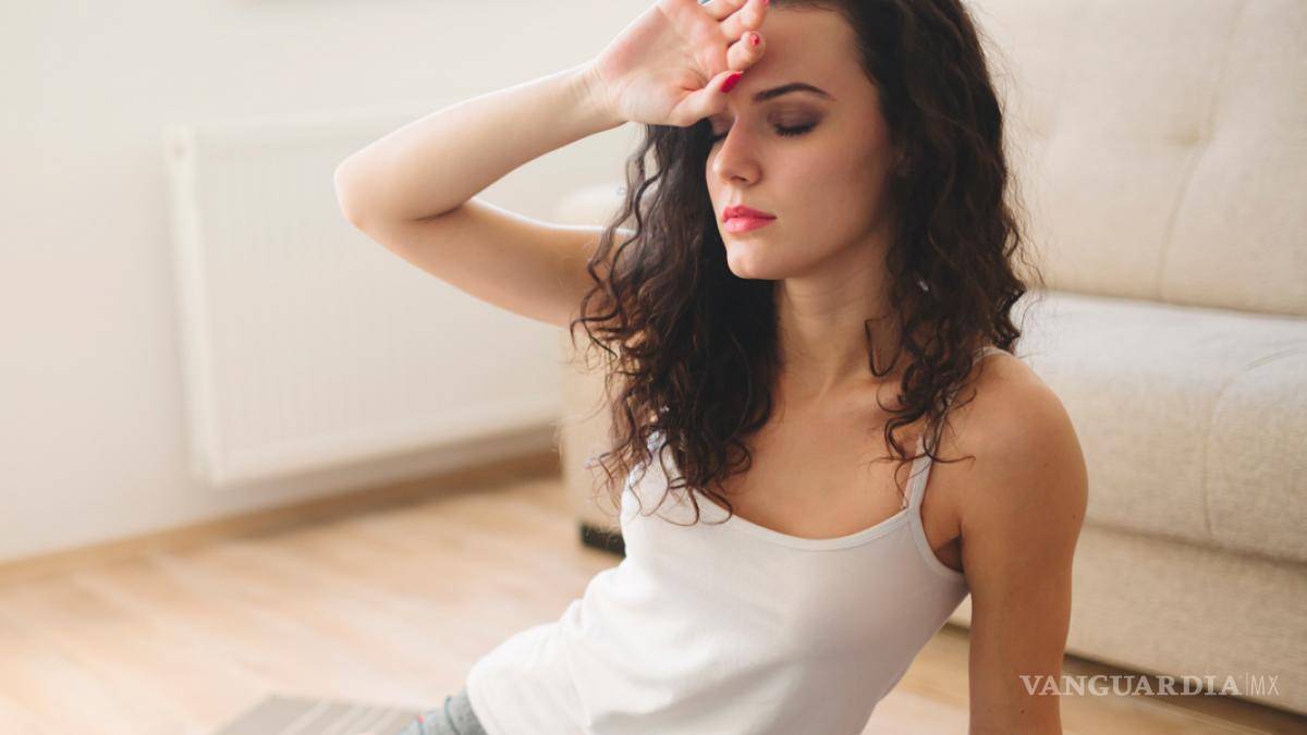 $!Para prevenir el síncope por calor, se deben tomar precauciones en situaciones de calor intenso, como mantenerse hidratado adecuadamente bebiendo suficiente agua.