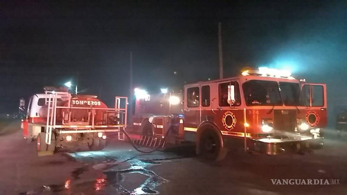 Incendio consume un taller mecánico en colonia Puerta del Oriente