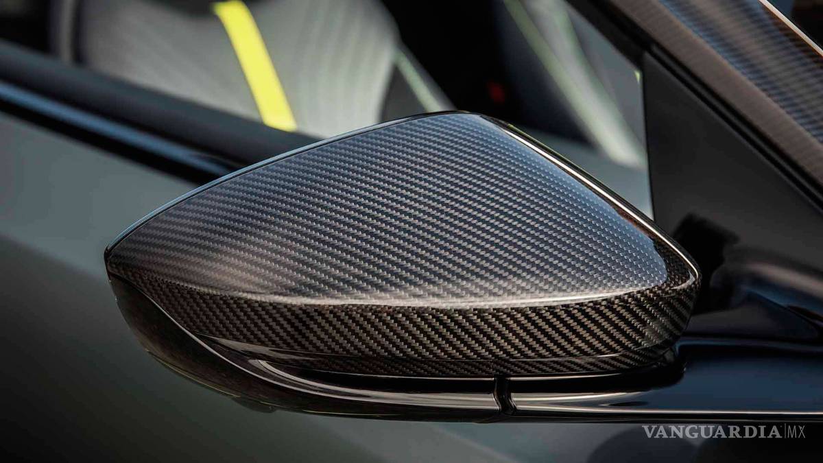 $!Aston Martin DB11 AMR, 335 km/h y 639 CV para competir