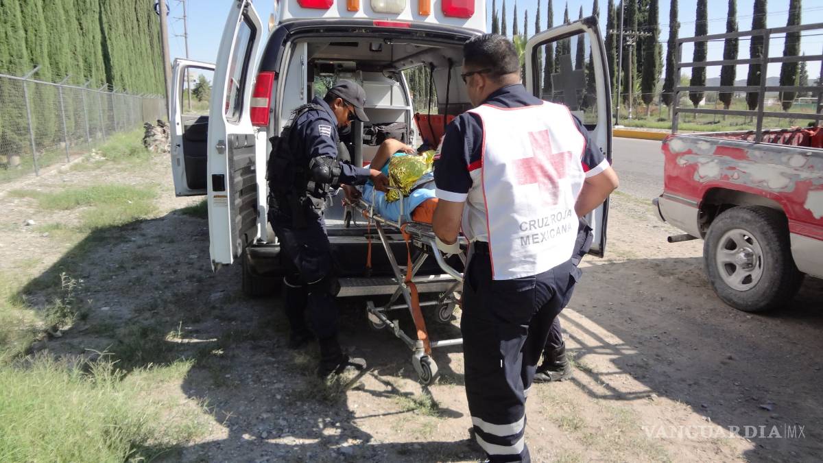 $!Policías atienden parto en plena carretera Parras-Paila