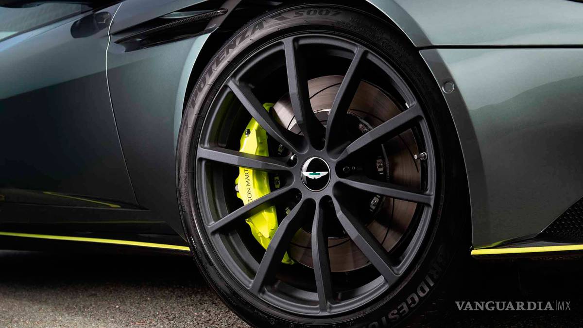 $!Aston Martin DB11 AMR, 335 km/h y 639 CV para competir