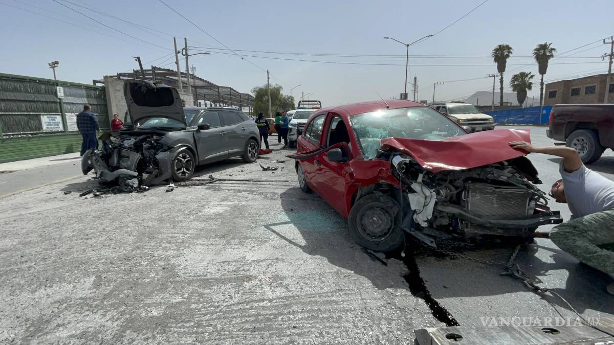 Da vuelta y provoca accidente en Saltillo