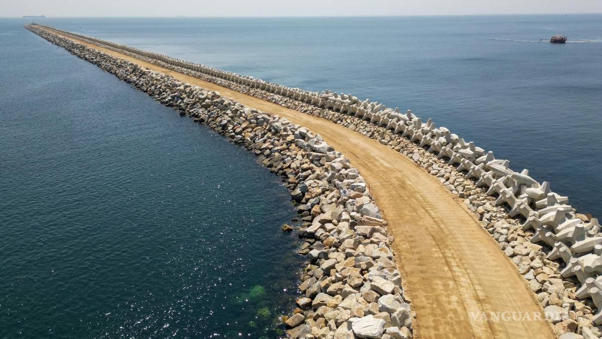 $!AMLO inauguró el rompeolas más grande de AL; permitiría llegada de grandes barcos comerciales