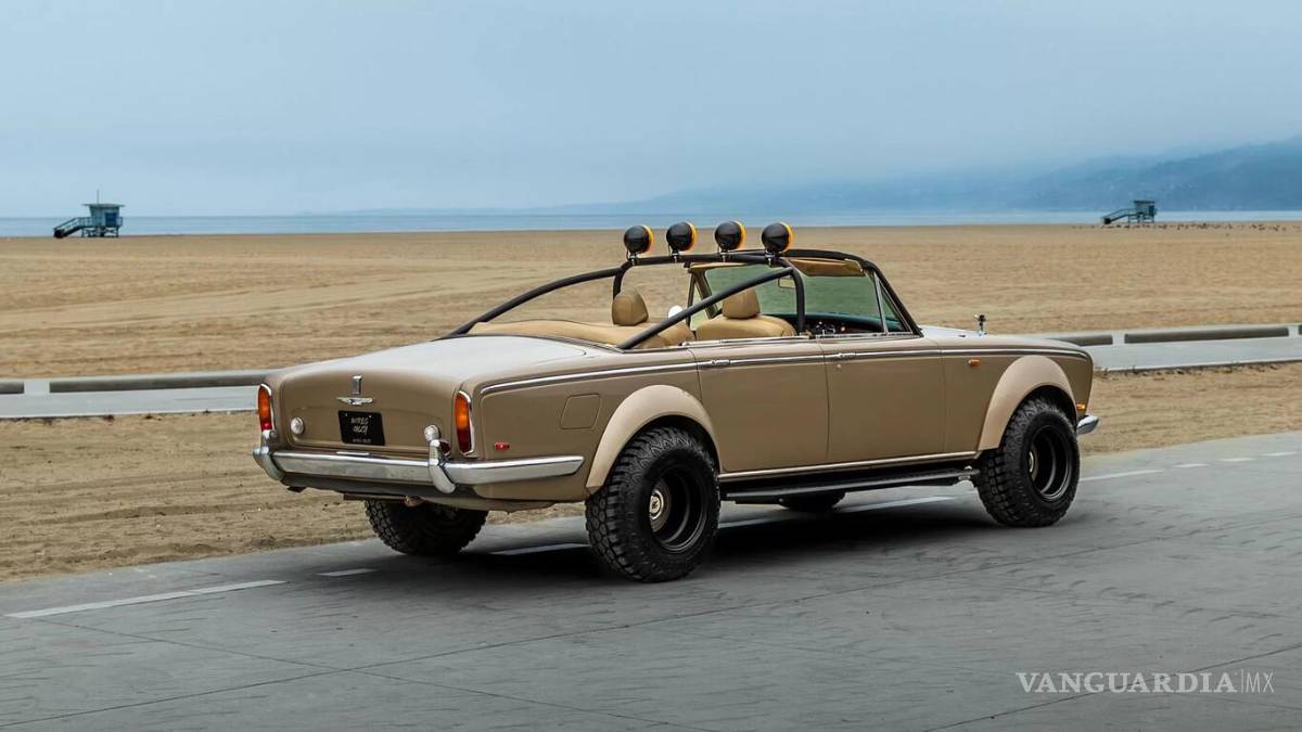 $!El Rolls-Royce Silver Shadow de Bad Bunny destaca por su estética clásica reinterpretada: un sedán británico de lujo transformado para un uso poco convencional, que combina elegancia histórica con una personalidad disruptiva, acorde al estilo del artista puertorriqueño.