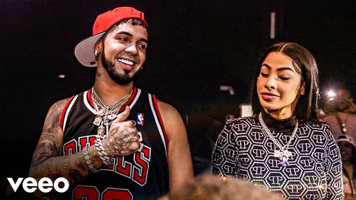 $!Así presume Karol G su sensual cuerpo tras rumores de que Anuel AA tiene nueva novia