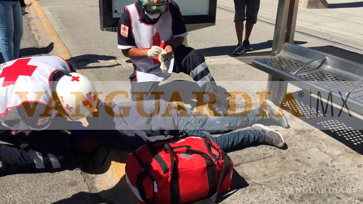 $!Ebrio termina inconsciente en calles de céntrica colonia de Saltillo