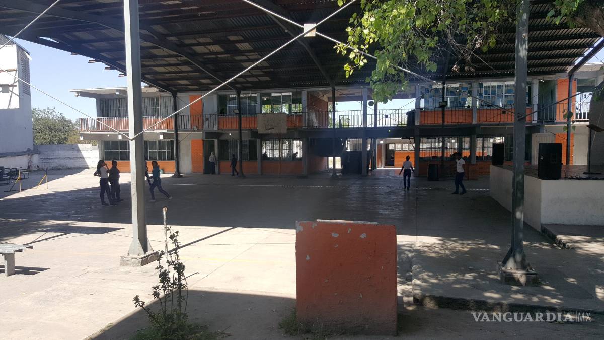$!Expulsan a 3 estudiantes de secundaria en Monclova por enviar fotografías a sus compañeros en ropa interior