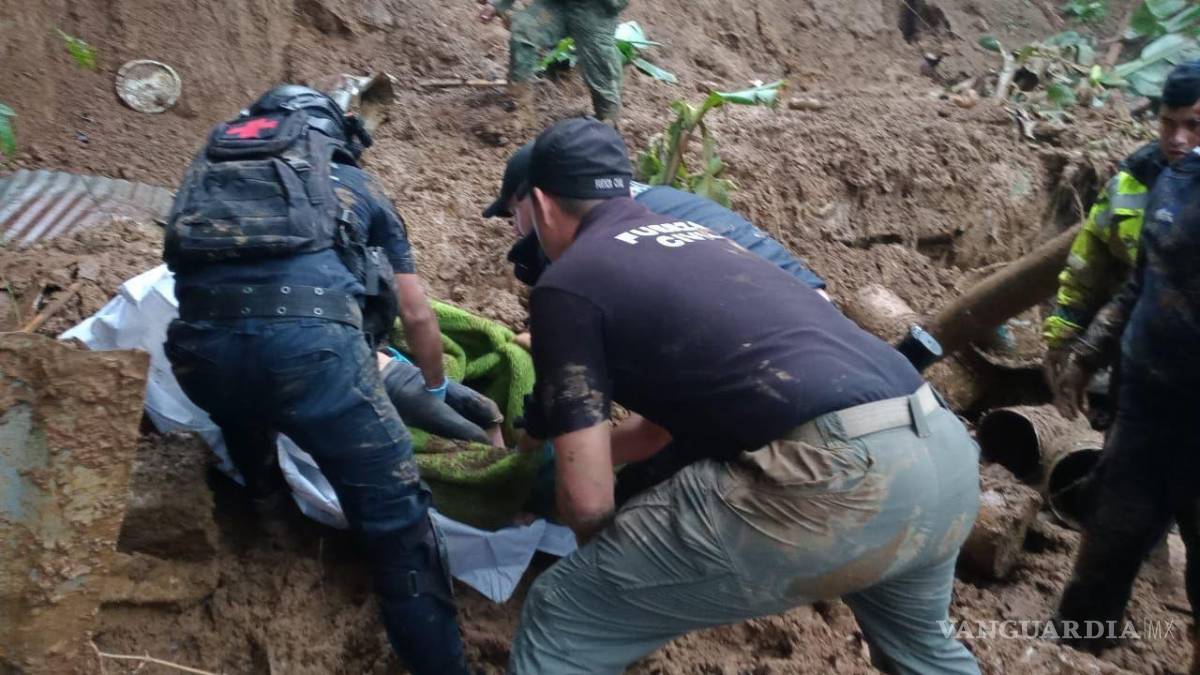 ¡Tragedia! Familia muere sepultada tras paso de ‘Grace’ por Veracruz