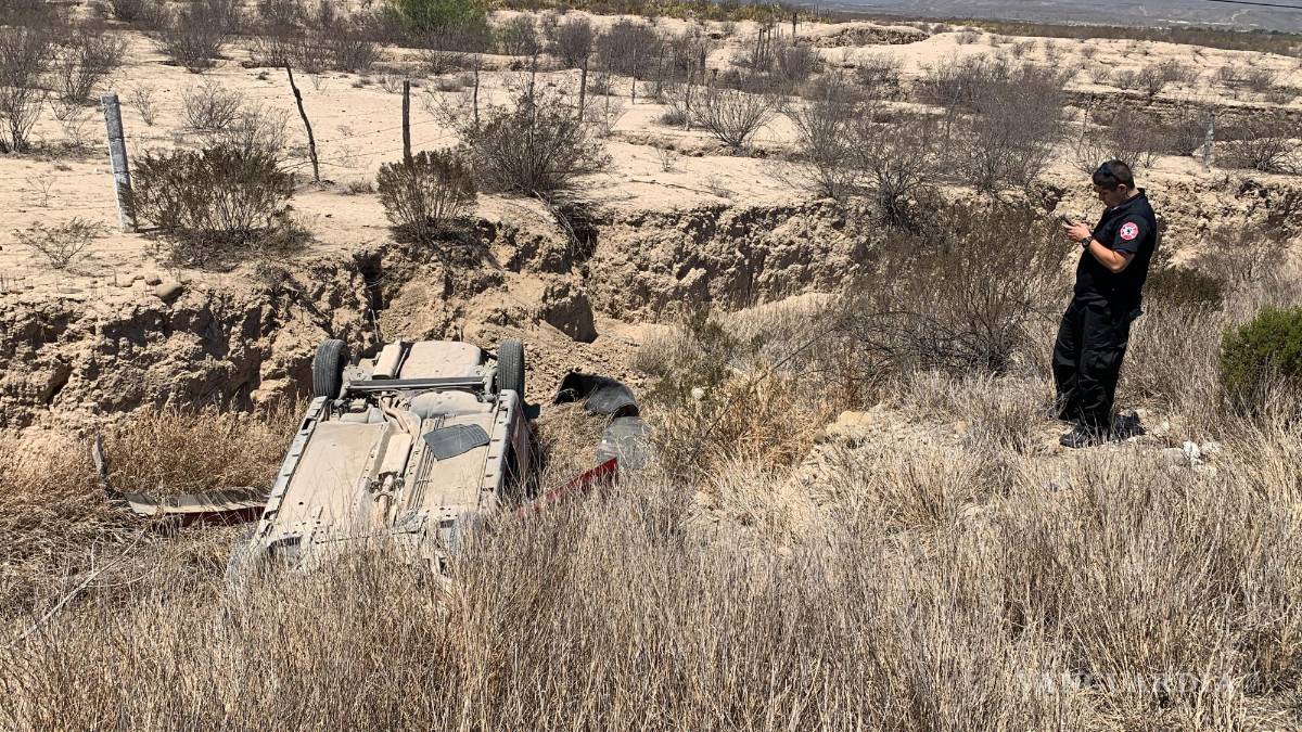 Dos monjas vuelcan en carretera Monclova-Saltillo; una está grave