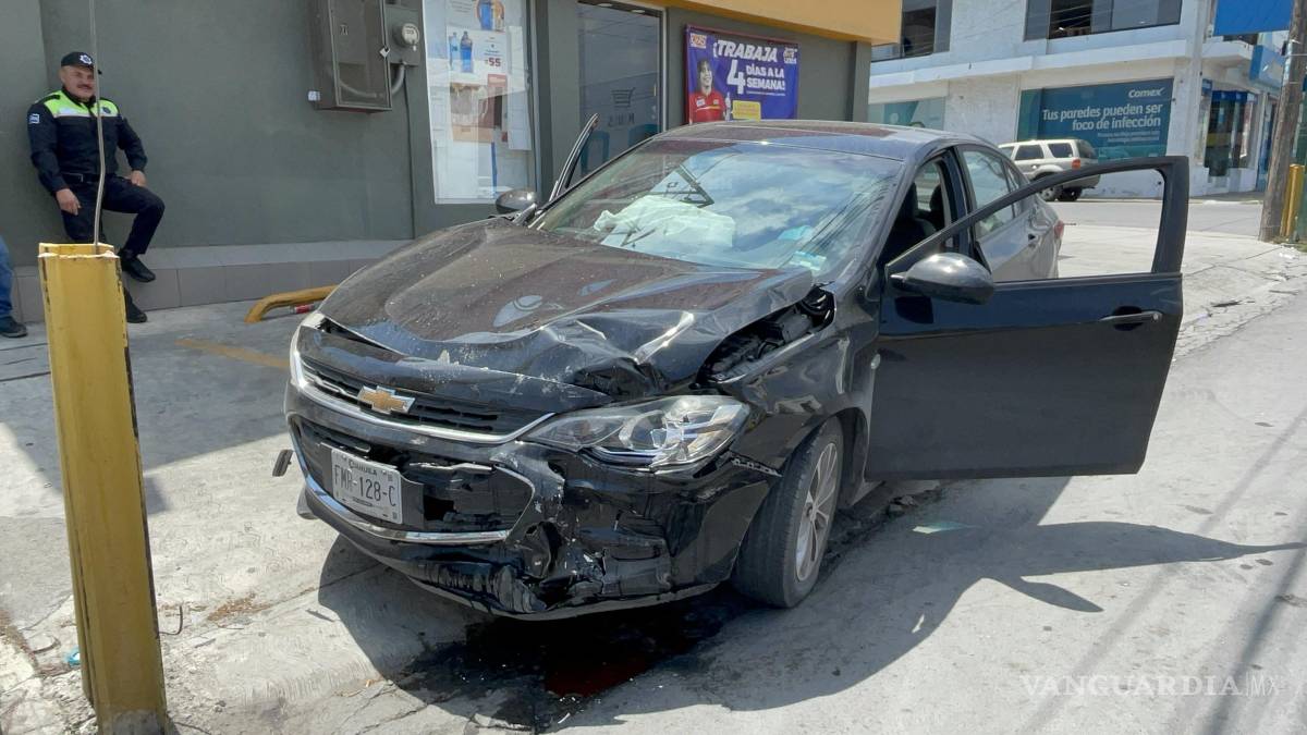 Joven ignora semáforo en rojo y choca contra adulto mayor en la Zona ...
