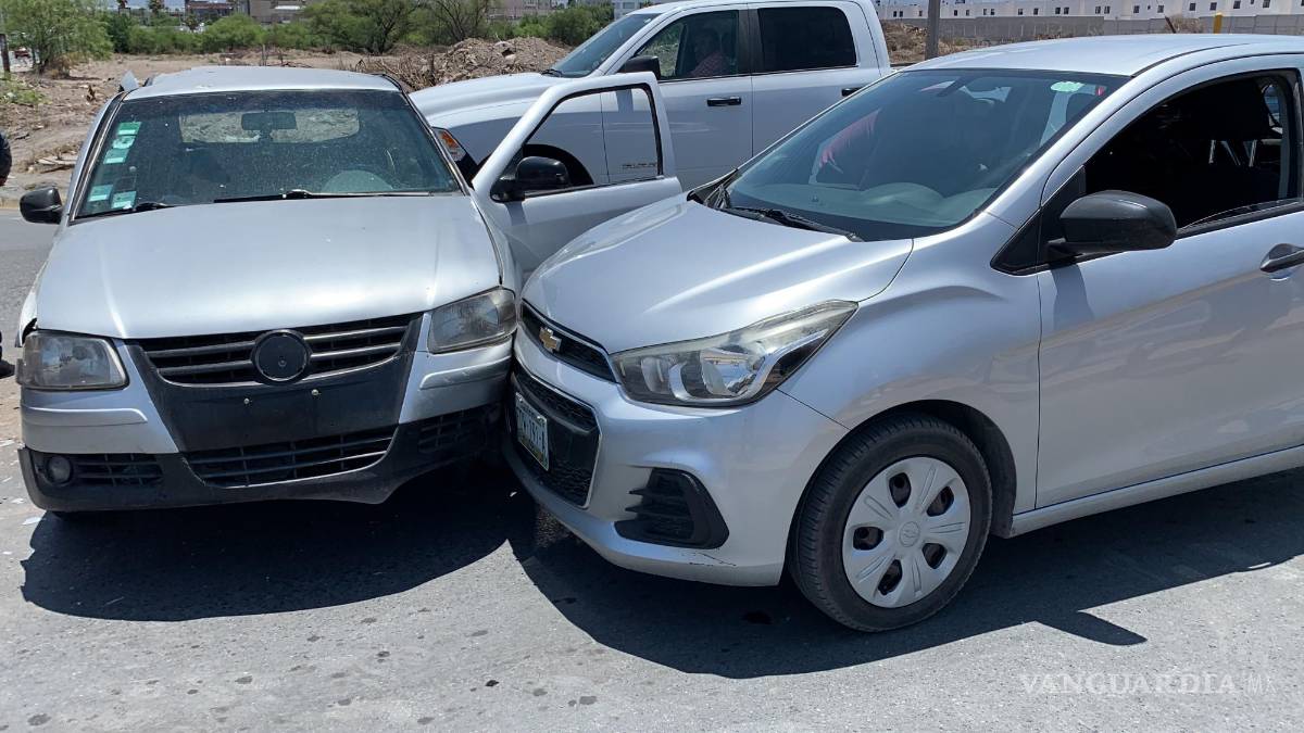 Hombre intenta escapar tras causar choque múltiple, al norte de Saltillo