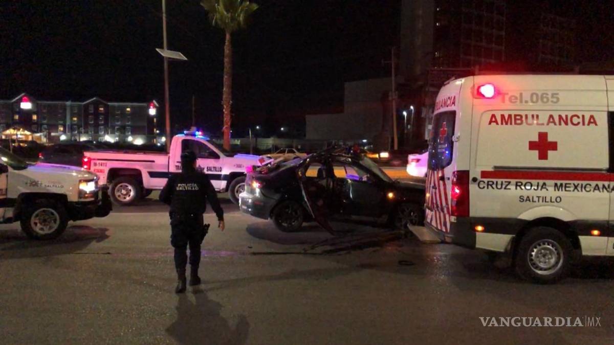$!Joven alcoholizado vuelca en calles de Saltillo; muere su novia