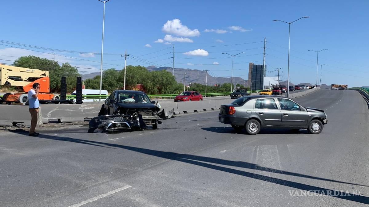 Saltillo: causa choque por cambiar de carril sin precaución