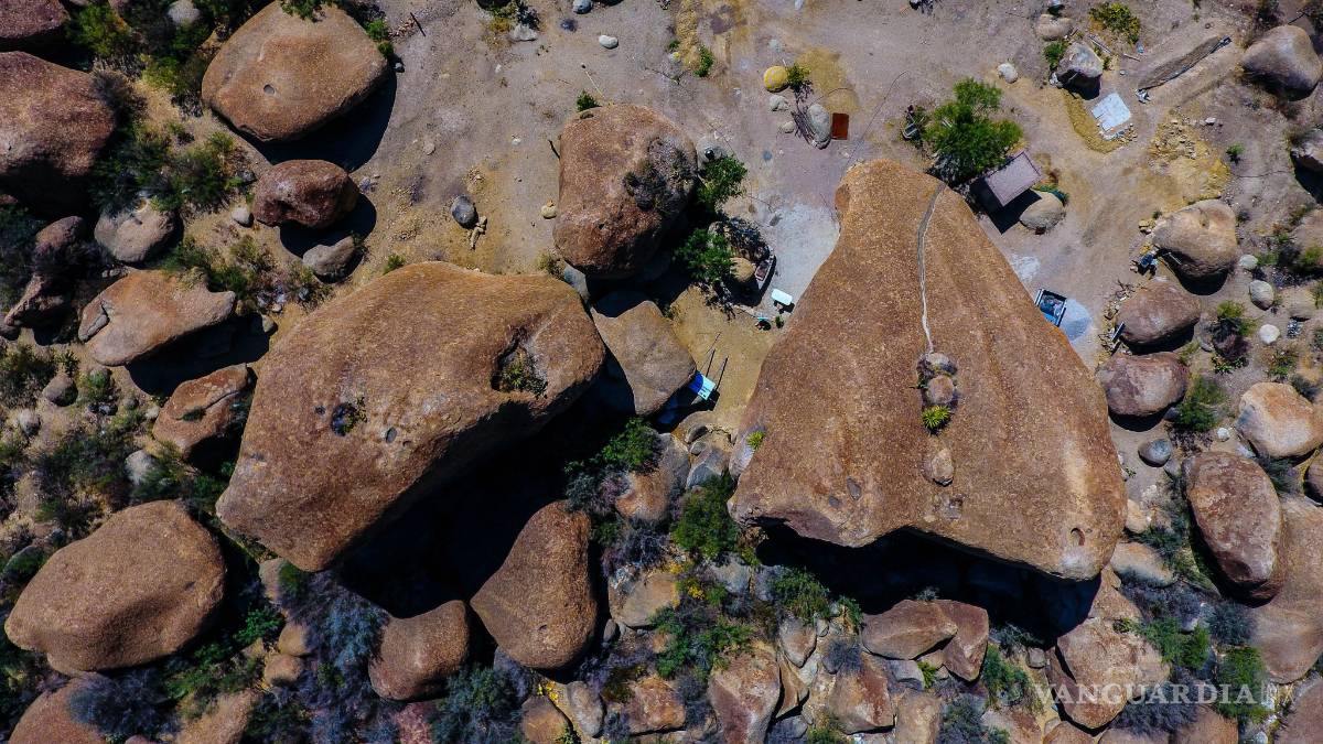 $!Conoce la sorprendente historia de Don Benito, el hombre que habita una casa de Piedra en el desierto coahuilense