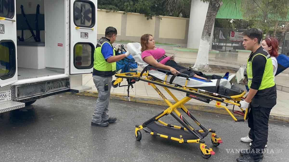 Accidente en resbaladero de la Deportiva termina en fractura para madre de familia en Saltillo