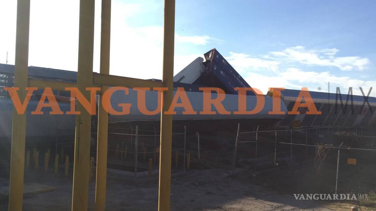 $!Fuerte choque entre trenes descarrila vagones en Ramos Arizpe; deja daños millonaríos