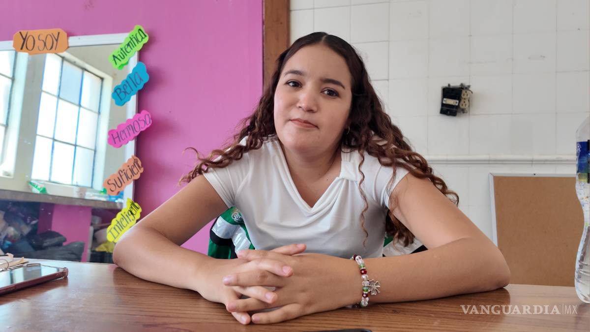 $!Evelin Valentina Carreón, psicóloga de APAC, destacó que las terapias emocionales ayudan a las pacientes con cáncer a expresar sus sentimientos, fortalecer la resiliencia y encontrar apoyo entre mujeres que atraviesan experiencias similares.