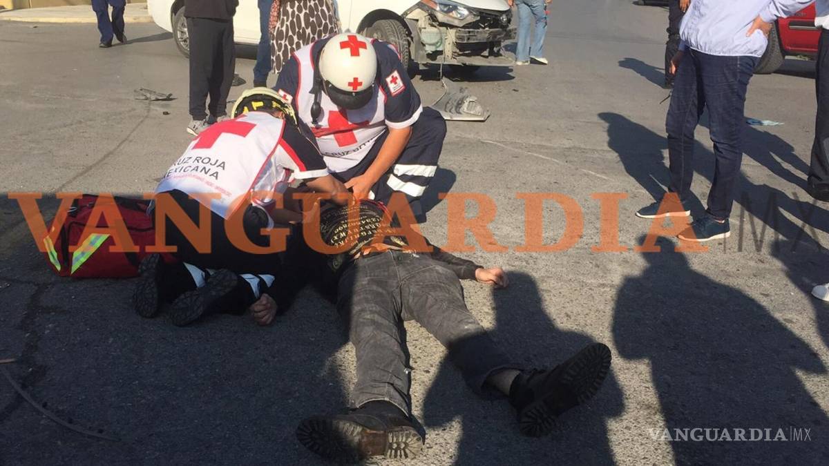 $!Conductora impacta a estudiante de Químicas en Saltillo que iba a bordo de su motocicleta