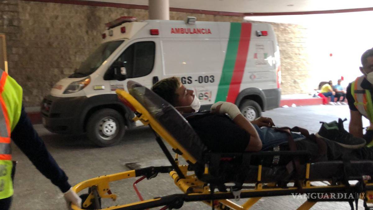 $!Se envío de manera inmediata la ambulancia de la estación oriente de bomberos.